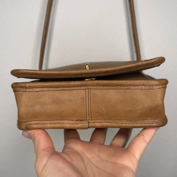 Coach Vintage Compact Leather Crossbody Bag Tan Brass Hardware - Picture 5 of 10